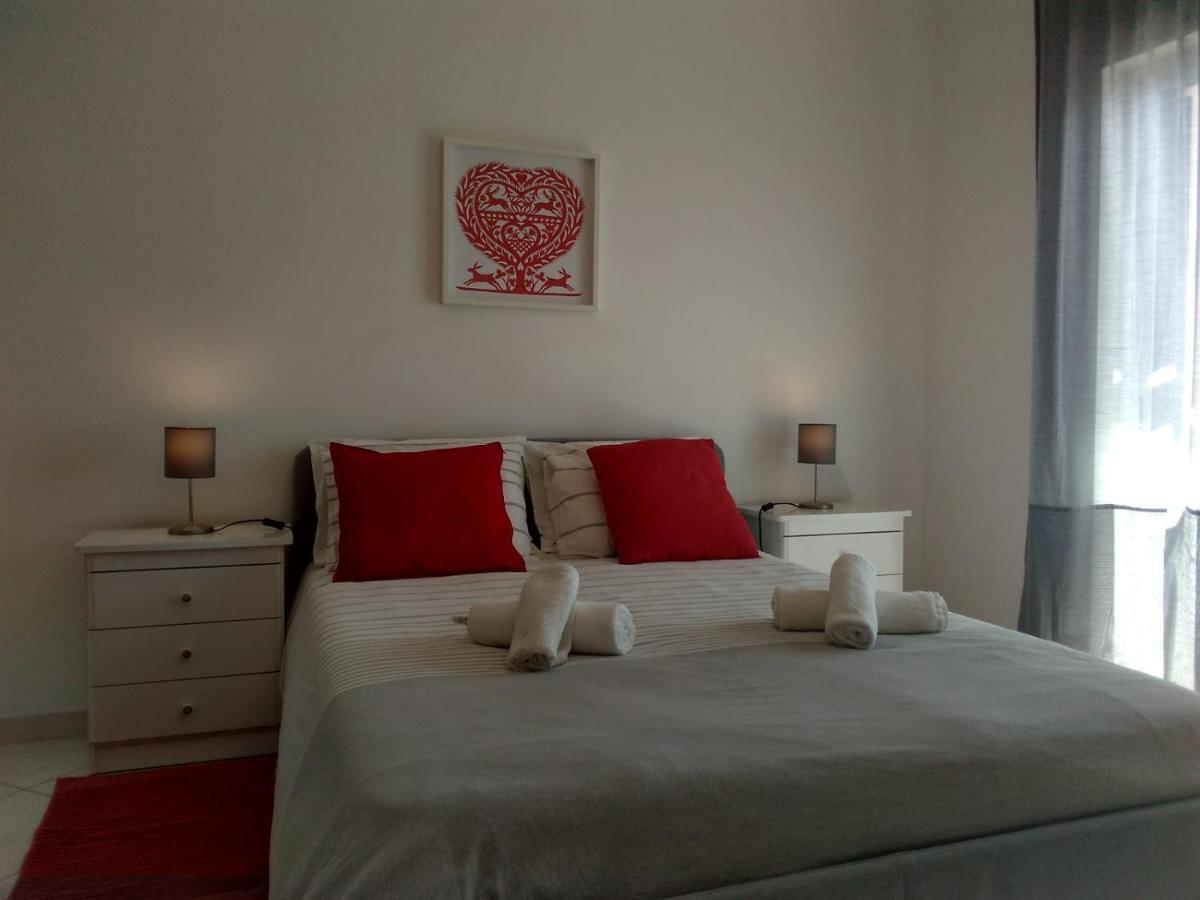 קווארטיירה Apartamentos Monica מראה חיצוני תמונה