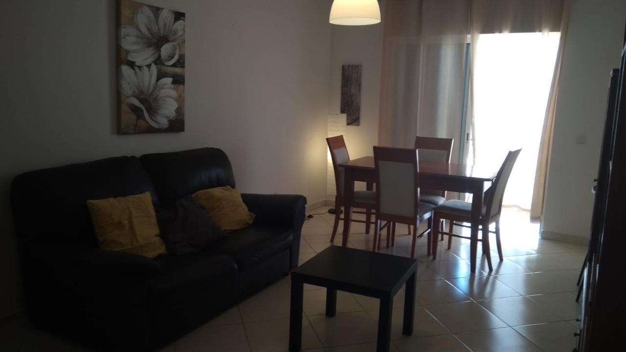 קווארטיירה Apartamentos Monica מראה חיצוני תמונה