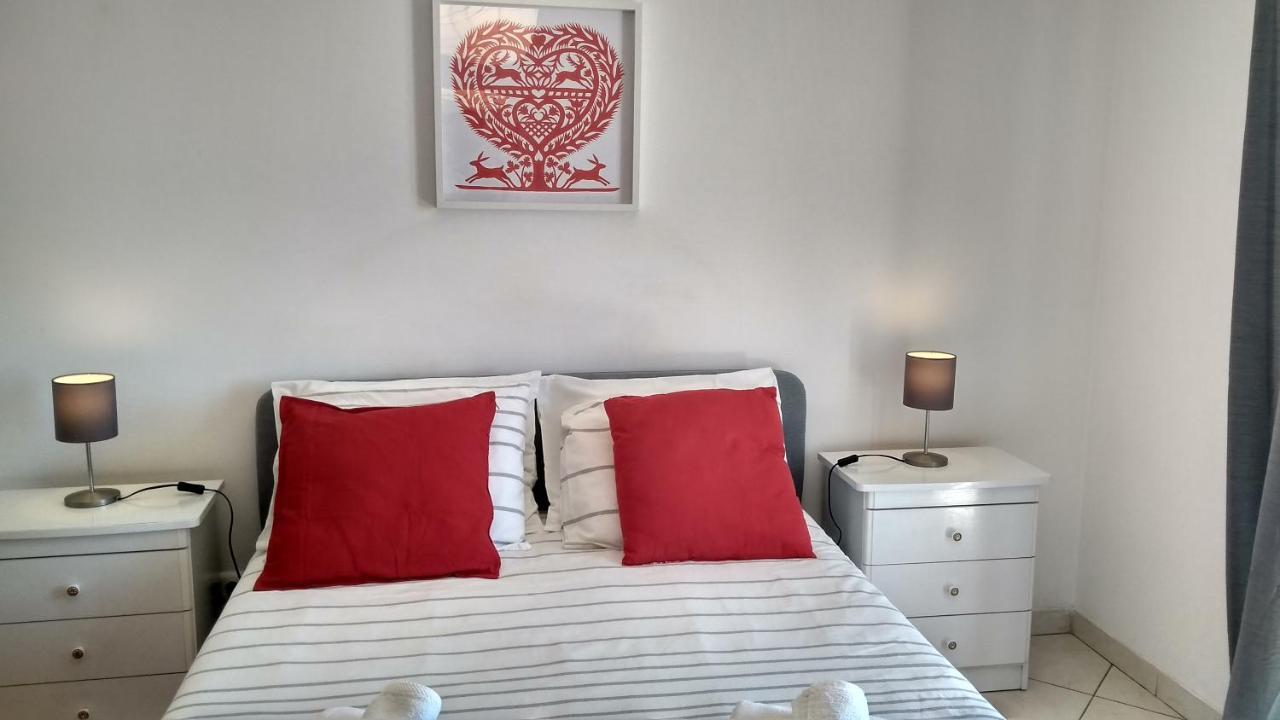 קווארטיירה Apartamentos Monica מראה חיצוני תמונה